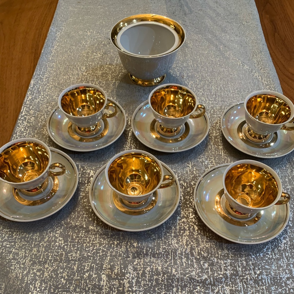 Dinnerware set of 12